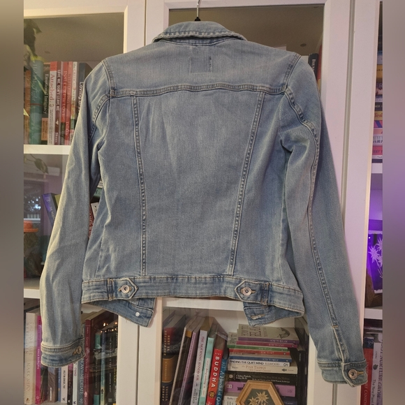 Light Blue Washed Button Up Denim Jacket with Pockets - Picture 6 of 8